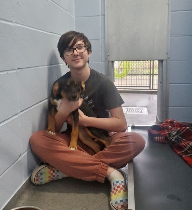 Volunteer with animal 1 Volunteer with animal 1